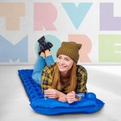 TRVLMORE Slaapmat - Zelfopblazend - 1 Persoons - Ingebouwde Pomp En Kussen - Blauw -Outdoor Camping Winkel 1200x1200 1258