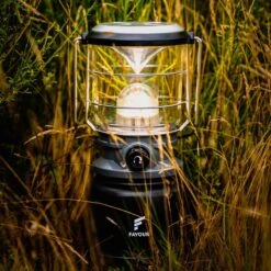Favour L0944 Retro LED Lantaarn Hoog Vermogen 1300 Lumen, Vintage Design, Tuinlantaarn, Camping Lamp, Stormlantaarn Kleurtemperatuur Instelbaar Warm Wit Tot Koel Wit, Traploos Dimbaar Incl. Kaarslichtstand -Outdoor Camping Winkel 1200x1200 1349