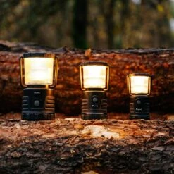 Favour L1061 Camping Lamp LED, 875 Lumen, IP64, Waterdicht, Draagbare Kampeerlamp, Tentlamp, Schokbestendig, 4 Verschillende Lichtmodi Incl Kaarslicht-modus, Afneembaar Deksel, Handig & Compact Formaat -Outdoor Camping Winkel 1200x1200 1410