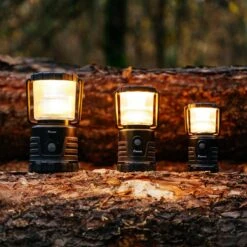 Favour L0434 Camping Lamp LED, 1105 Lumen, IP64, Waterdicht, Draagbare Kampeerlamp, Tentlamp, Schokbestendig, 4 Verschillende Lichtmodi Inclusief Kaarslicht-modus, Afneembaar Deksel & Compact Formaat -Outdoor Camping Winkel 1200x1200 1440