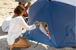 Sport-Brella - Premiere Strandtent - Windscherm - Tochtscherm - Tochtscherm - Stormparaplu - Zonnescherml - Blauw -Outdoor Camping Winkel 1200x795 5