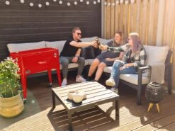 AXI Retro Cooler Rood - Koeler Met Wielen - 76L Inhoud - Koelbox Met Aftapkraan -Outdoor Camping Winkel 1200x900 3